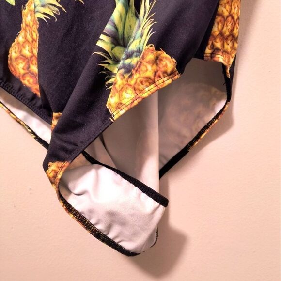 F21+ Black & Pineapple ๐ 1 Pc Swimsuit - Picture 3 of 4